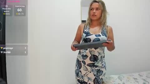 Snapshot of camila_borbon_ chatting on August 1, 12:43 am online show from August 1, 12:43 am