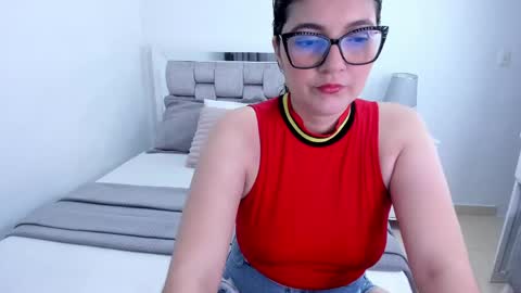 Snapshot of camila_buitrago chatting on May 8, 11:43 pm Camila buitrago online show from May 8, 11:43 pm