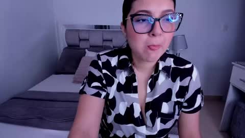 Snapshot of camila_buitrago chatting on May 16, 10:52 pm Camila buitrago online show from May 16, 10:52 pm