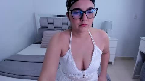 Snapshot of camila_buitrago chatting on May 23, 12:16 am Camila buitrago online show from May 23, 12:16 am