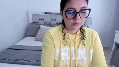 Snapshot of camila_buitrago chatting on May 24, 12:04 am Camila buitrago online show from May 24, 12:04 am