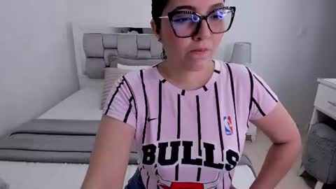 Snapshot of camila_buitrago chatting on June 24, 11:37 pm Camila buitrago online show from June 24, 11:37 pm