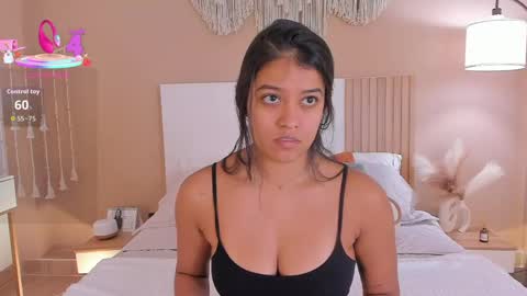 Snapshot of camila_bustamante_ chatting on May 28, 2:25 pm camila_bustamante_ online show from May 28, 2:25 pm