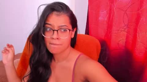 Snapshot of camila_bustamante_ chatting on May 30, 5:54 pm camila_bustamante_ online show from May 30, 5:54 pm