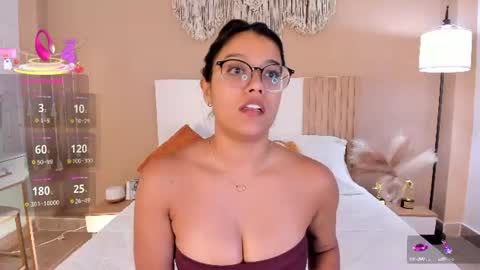 Snapshot of camila_bustamante_ chatting on July 18, 4:11 pm camila_bustamante_ online show from July 18, 4:11 pm