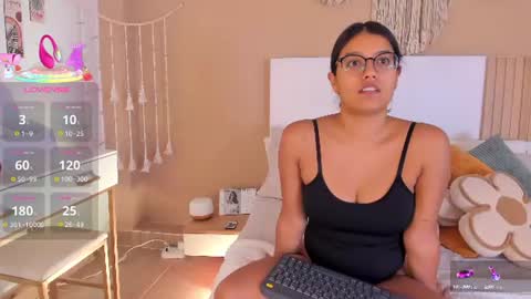 Snapshot of camila_bustamante_ chatting on July 28, 8:52 pm camila_bustamante_ online show from July 28, 8:52 pm