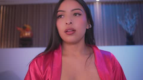 Snapshot of camila_dupont chatting on May 8, 4:18 am Camila online show from May 8, 4:18 am