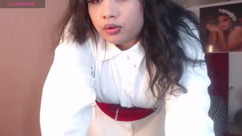 Snapshot of camila_fuenmayor chatting on January 1, 5:33 am online show from January 1, 5:33 am