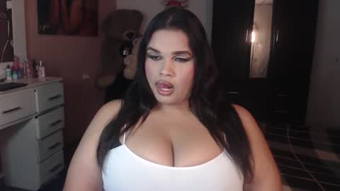 Snapshot of camila_fuenmayor chatting on March 27, 8:59 am online show from March 27, 8:59 am