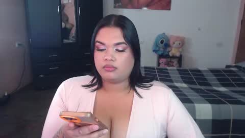 Snapshot of camila_fuenmayor chatting on June 18, 9:14 am online show from June 18, 9:14 am