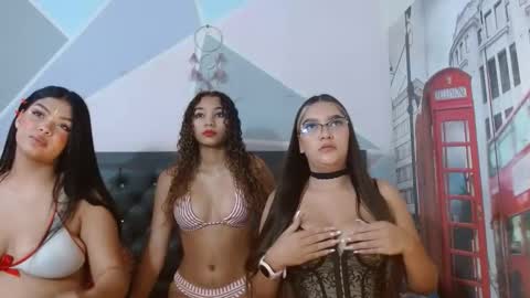 Snapshot of camila_meza chatting on November 18, 2:43 pm camila_meza online show from November 18, 2:43 pm