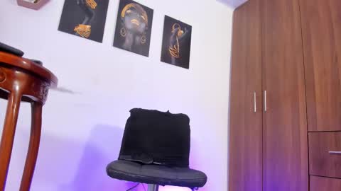 Snapshot of camila_ssaenz chatting on December 17, 8:20 am camila_ssaenz online show from December 17, 8:20 am