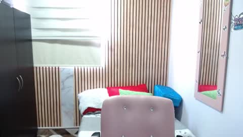 Snapshot of camila_vargas_ chatting on May 15, 5:31 pm Camila Vargas online show from May 15, 5:31 pm