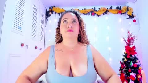 Snapshot of camilaa_foxxx chatting on December 8, 9:41 pm camilaa foxxx online show from December 8, 9:41 pm