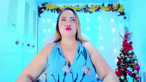 Snapshot of camilaa_foxxx chatting on December 16, 8:37 pm camilaa foxxx online show from December 16, 8:37 pm