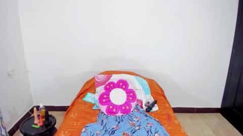 Snapshot of camilaa_foxxx chatting on October 11, 1:42 pm camilaa foxxx online show from October 11, 1:42 pm