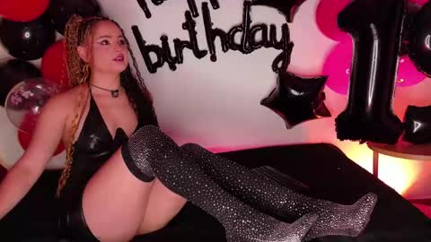 Snapshot of camilaandrade_ chatting on June 6, 2:44 pm Cami online show from June 6, 2:44 pm