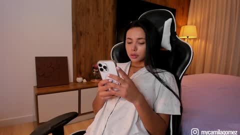 Snapshot of camilagomezz chatting on October 16, 2:12 am Camila online show from October 16, 2:12 am