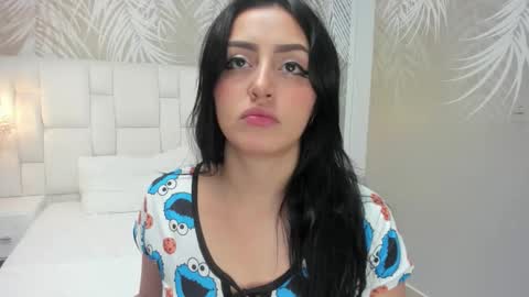 Snapshot of camilahunter__ chatting on February 12, 2:28 am Camila online show from February 12, 2:28 am