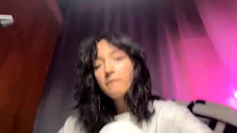 Snapshot of camilaligons chatting on December 1, 4:23 pm Reily online show from December 1, 4:23 pm