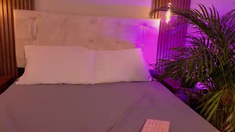 Snapshot of camilavelour chatting on July 25, 5:27 am Camila Velour online show from July 25, 5:27 am
