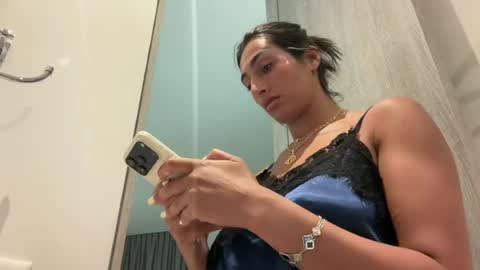 Snapshot of camiliakxoxo chatting on July 9, 1:20 am camiliakxoxo online show from July 9, 1:20 am