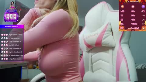 Snapshot of camillacassidy chatting on November 11, 11:27 pm CamillaCassidy online show from November 11, 11:27 pm