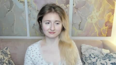 Snapshot of camilladreamer chatting on May 17, 6:04 pm camilladreamer online show from May 17, 6:04 pm