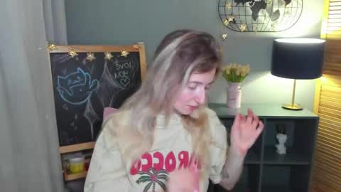 Snapshot of camilladreamer chatting on June 6, 11:04 am camilladreamer online show from June 6, 11:04 am