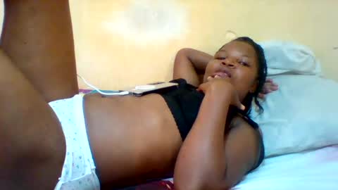 Snapshot of camillah_sweet chatting on June 21, 2:08 pm camillah_sweet online show from June 21, 2:08 pm