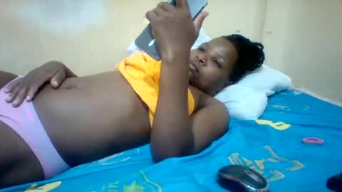 Snapshot of camillah_sweet chatting on June 29, 7:03 am camillah_sweet online show from June 29, 7:03 am