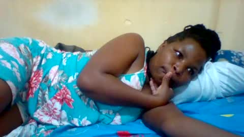 Snapshot of camillah_sweet chatting on June 29, 10:15 am camillah_sweet online show from June 29, 10:15 am