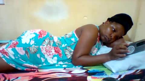 Snapshot of camillah_sweet chatting on July 13, 7:33 am camillah_sweet online show from July 13, 7:33 am