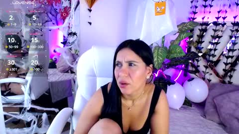 Snapshot of camille_halls chatting on October 23, 10:36 am Camille online show from October 23, 10:36 am