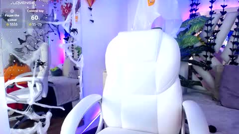 Snapshot of camille_halls chatting on October 31, 9:43 am Camille online show from October 31, 9:43 am