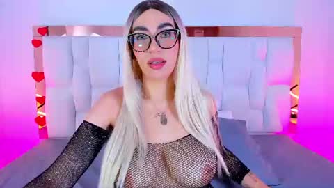 Snapshot of camille_juicy chatting on July 4, 12:55 pm Camille online show from July 4, 12:55 pm
