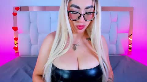Snapshot of camille_juicy chatting on July 7, 1:04 pm Camille online show from July 7, 1:04 pm