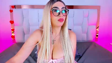 Snapshot of camille_juicy chatting on July 8, 1:04 pm Camille online show from July 8, 1:04 pm