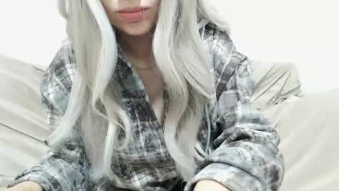 Snapshot of camillebunny chatting on December 14, 4:18 am CamilleBunny online show from December 14, 4:18 am