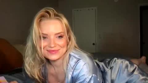 camilleclairexo online show from May 5, 6:10 am