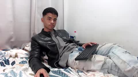camillo_beischel_ online show from December 16, 8:03 pm