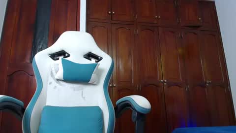 Snapshot of camilo_contre21 chatting on July 1, 7:13 pm camilo_contre21 online show from July 1, 7:13 pm