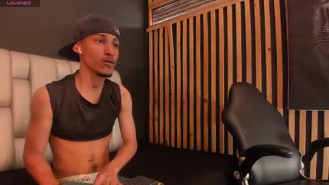Snapshot of camilo_contrerass chatting on July 10, 8:11 pm Camilo online show from July 10, 8:11 pm