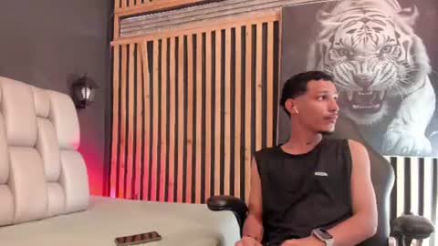 Snapshot of camilo_contrerass chatting on July 13, 7:38 pm Camilo online show from July 13, 7:38 pm