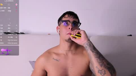Snapshot of camilo_ospina_ chatting on April 29, 1:32 am INDEPENDENT MODEL online show from April 29, 1:32 am