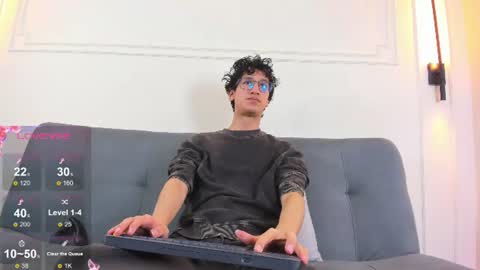 Snapshot of camilo_stark chatting on June 18, 3:18 am Camilo online show from June 18, 3:18 am