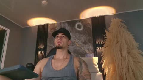 Snapshot of camiloalvarezzz3 chatting on June 5, 1:28 pm CAMILO online show from June 5, 1:28 pm