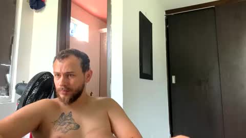 Snapshot of camiloex chatting on February 3, 7:00 pm Camilo online show from February 3, 7:00 pm