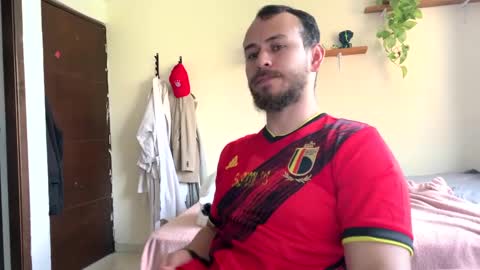 Snapshot of camiloex chatting on February 8, 9:25 pm Camilo online show from February 8, 9:25 pm