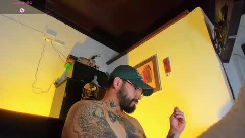 Snapshot of camilomayer chatting on October 28, 5:04 pm Camilo online show from October 28, 5:04 pm